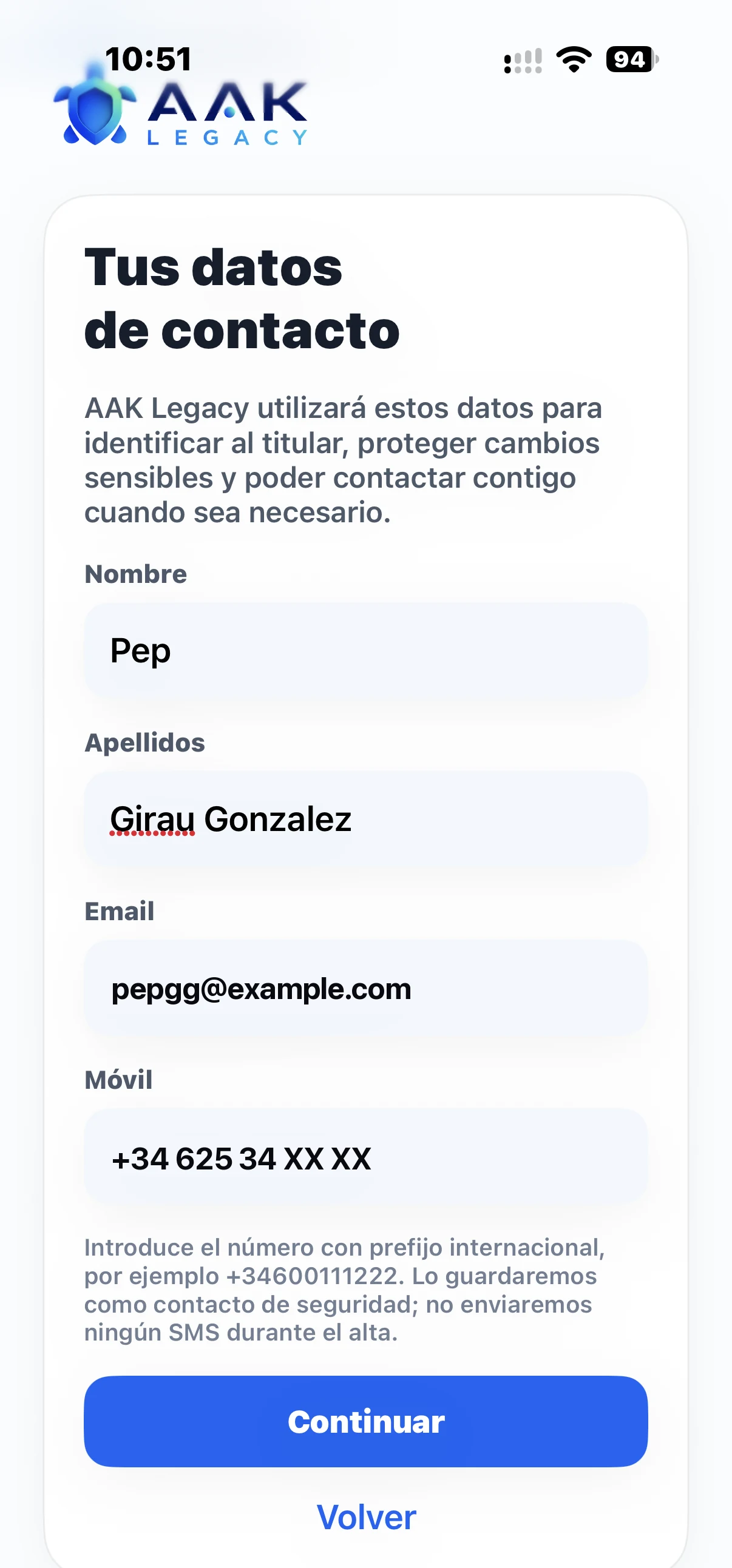 Pantalla de AAK Legacy: Tus datos de contacto, con los campos nombre, apellidos, email y móvil.